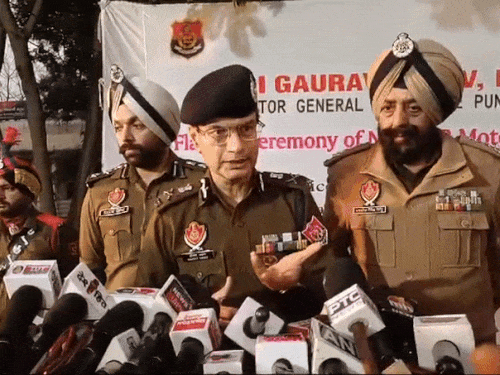 अरविंद केजरीवाल की सुरक्षा से हटाई पंजाब पुलिस:इलेक्शन कमीशन के आदेश पर फैसला; डीजीपी बोले- दिल्ली पुलिस को शेयर करेंगे जानकारी