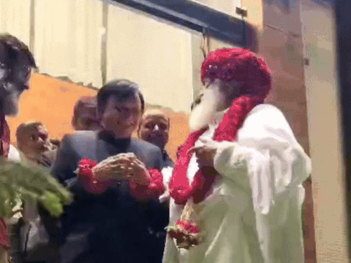 आसाराम 11 साल 4 महीने बाद बाहर आया:सेवादारों ने आतिशबाजी की, एकांतवास में गया; जोधपुर जेल में उम्रकैद की सजा काट रहा था