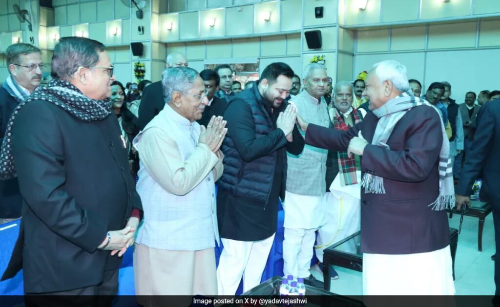 Nitish Kumar-Tejashwi Pic Goes Viral Amid Buzz Over Lalu Yadav's "Invite"