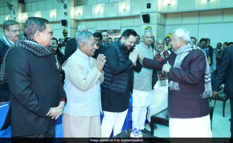 Nitish Kumar-Tejashwi Pic Goes Viral Amid Buzz Over Lalu Yadav's "Invite"
