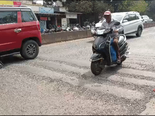 महाराष्ट्र में मुर्दा व्यक्ति जिंदा हुआ:शव एंबुलेंस में था; स्पीड ब्रेकर में उछली; हाथ हिलने लगा, सांसे दोबारा आईं