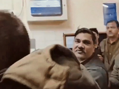 सुप्रीम कोर्ट से दिल्ली दंगों के आरोपी ताहिर को पैरोल:पुलिस कस्टडी में रहकर 6 दिन प्रचार कर सकेगा; रोजाना के 2 लाख जमा कराने होंगे