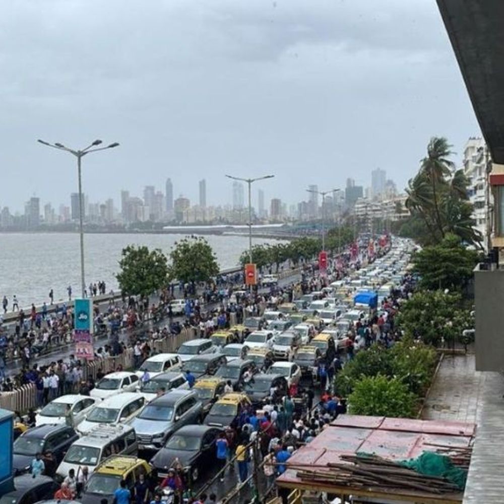मुंबई में डीजल-पेट्रोल गाड़ियों पर बैन की तैयारी:महाराष्ट्र सरकार ने स्टडी के लिए 7 मेंबर्स की कमेटी बनाई, 3 महीने में रिपोर्ट देगी