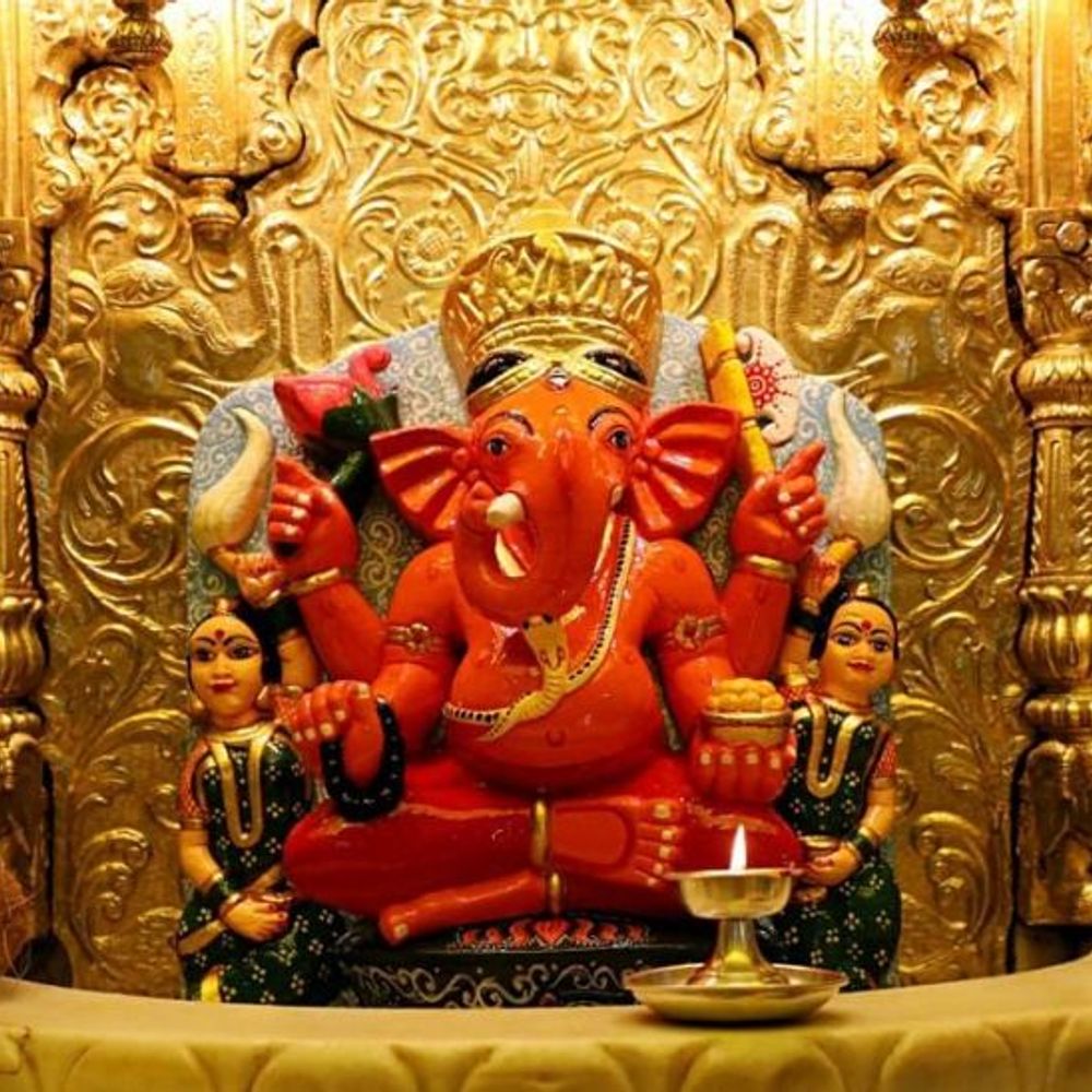 मुंबई के श्री सिद्धिविनायक मंदिर में ड्रेस कोड लागू:स्कर्ट, कटे-फटे कपड़े और रिवीलिंग ड्रेस पहनकर जाने पर एंट्री नहीं