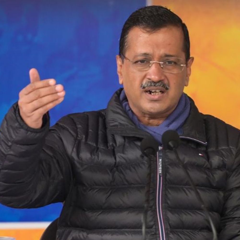 केजरीवाल बोले- सिसोदिया के घर CBI रेड होगी:अभी तक इन्हें हमारे खिलाफ कुछ नहीं मिला, आगे भी नहीं मिलेगा; प्रवेश वर्मा ने फिर बांटे पैसे