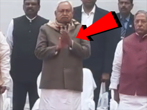 गांधीजी की पुण्यतिथि,श्रद्धांजलि के बाद CM ताली बजाने लगे:विधानसभा अध्यक्ष ने रोका; तेजप्रताप ने कहा- मुख्यमंत्री जी का दिमाग खराब हो गया है