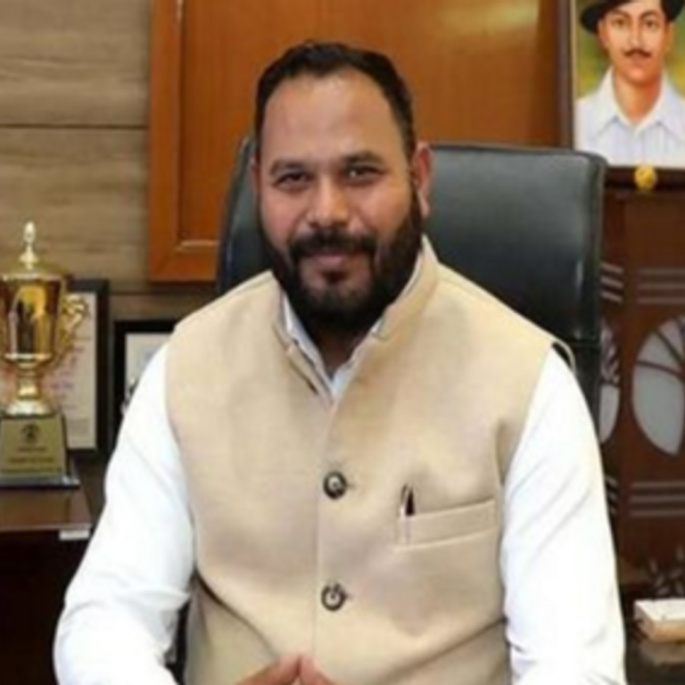 चंडीगढ़ मेयर पर करप्शन की FIR:सफाईकर्मी की नौकरी के नाम पर 75 हजार मांगे, साला भी नामजद; AAP बोली- BJP की साजिश