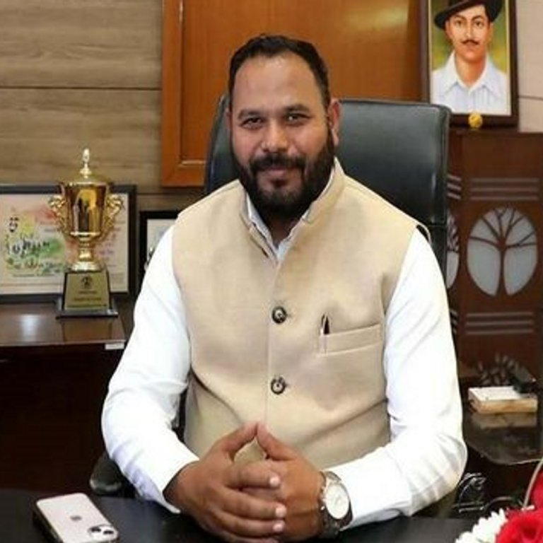 कांग्रेस-AAP का सियासी खेल:दिल्ली में एक–दूसरे के खिलाफ विधानसभा चुनाव लड़ रहे, चंडीगढ़ के मेयर इलेक्शन पर साथ