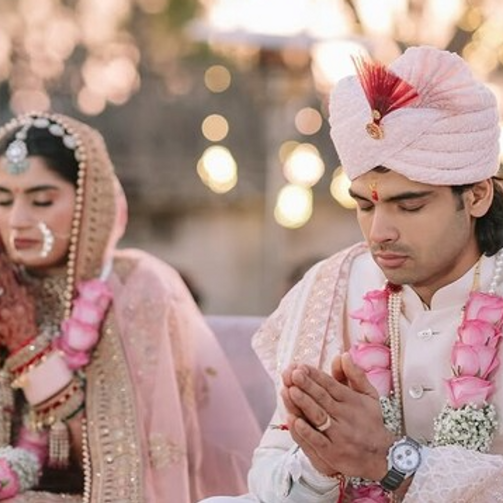 हरियाणा के ओलिंपियन नीरज चोपड़ा ने शादी की:टेनिस प्लेयर पत्नी संग फोटो डालीं, सोनीपत की रहने वाली, पिता SBI बैंक से रिटायर