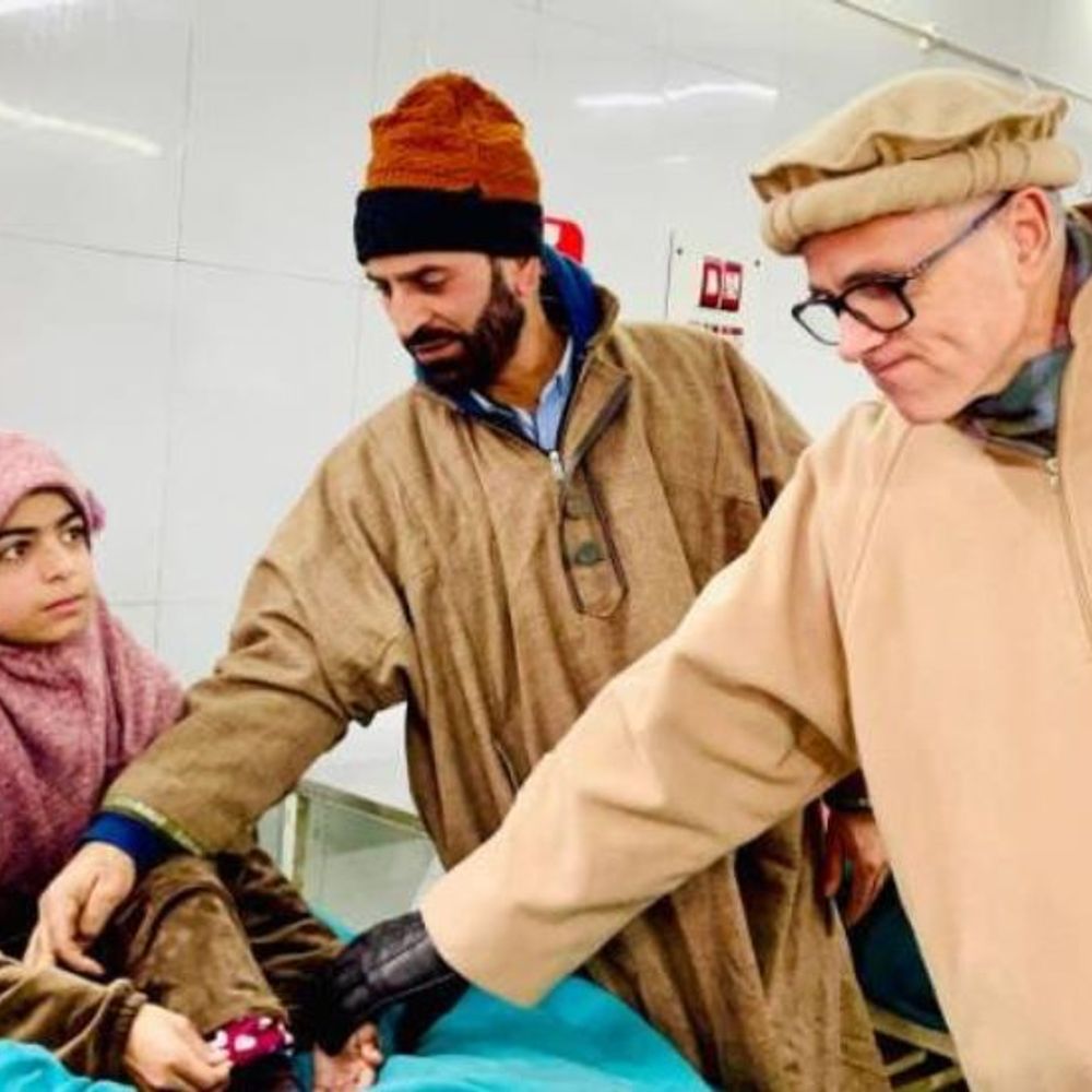 जम्मू में रहस्यमयी बीमारी, तालाब का पानी टेस्टिंग में फेल:कीटनाशक की पुष्टि के बाद तालाब सील; अब तक 17 लोगों की मौत