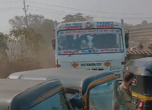Video: Drunk Truck Driver Rams Vehicles, People Throw Stones To Stop Him
