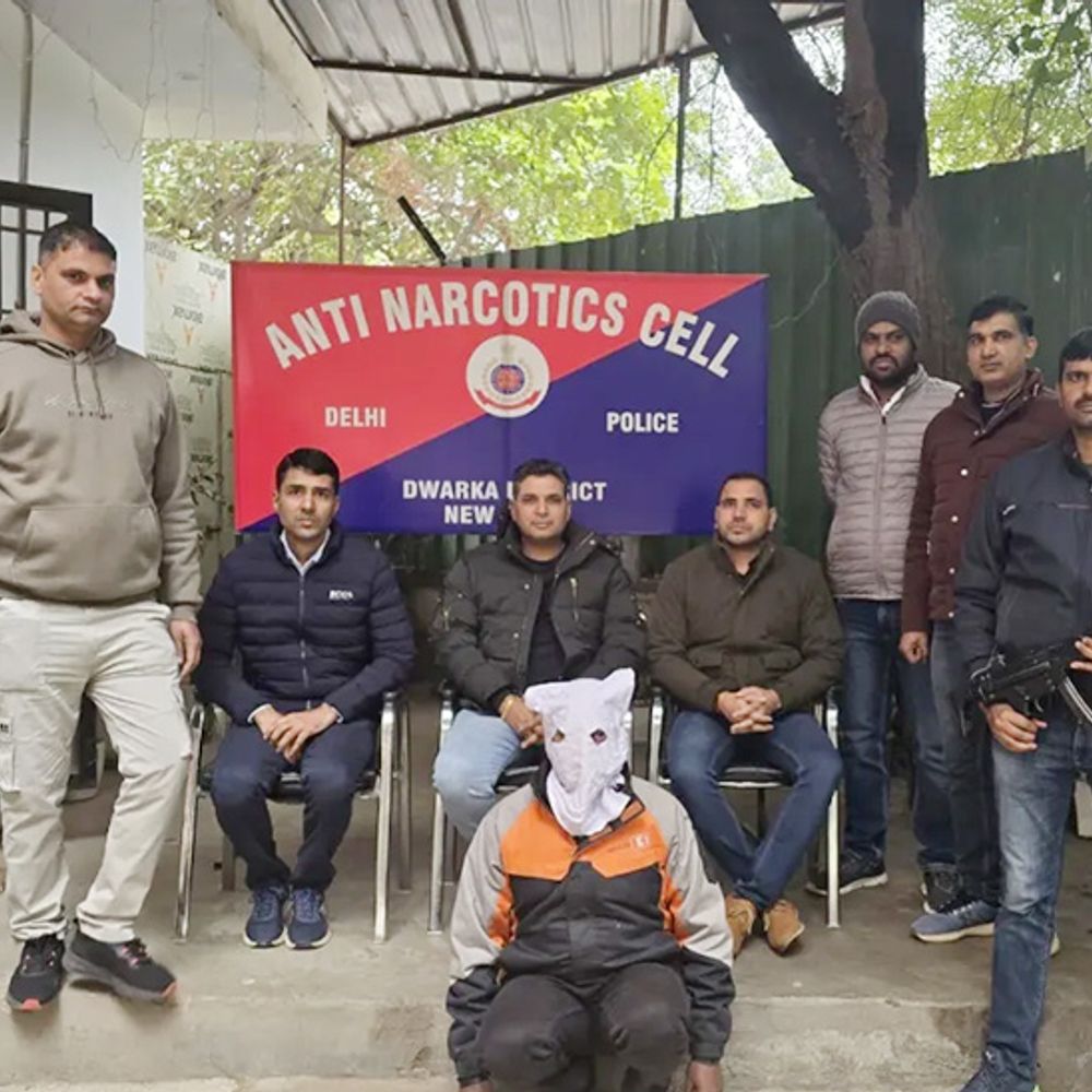 दिल्ली में अफेयर के शक में पत्नी की हत्या:पति शव के टुकड़े करने वाला था, पुलिस ने UPI पेमेंट से लोकेशन ट्रेस की; गिरफ्तार