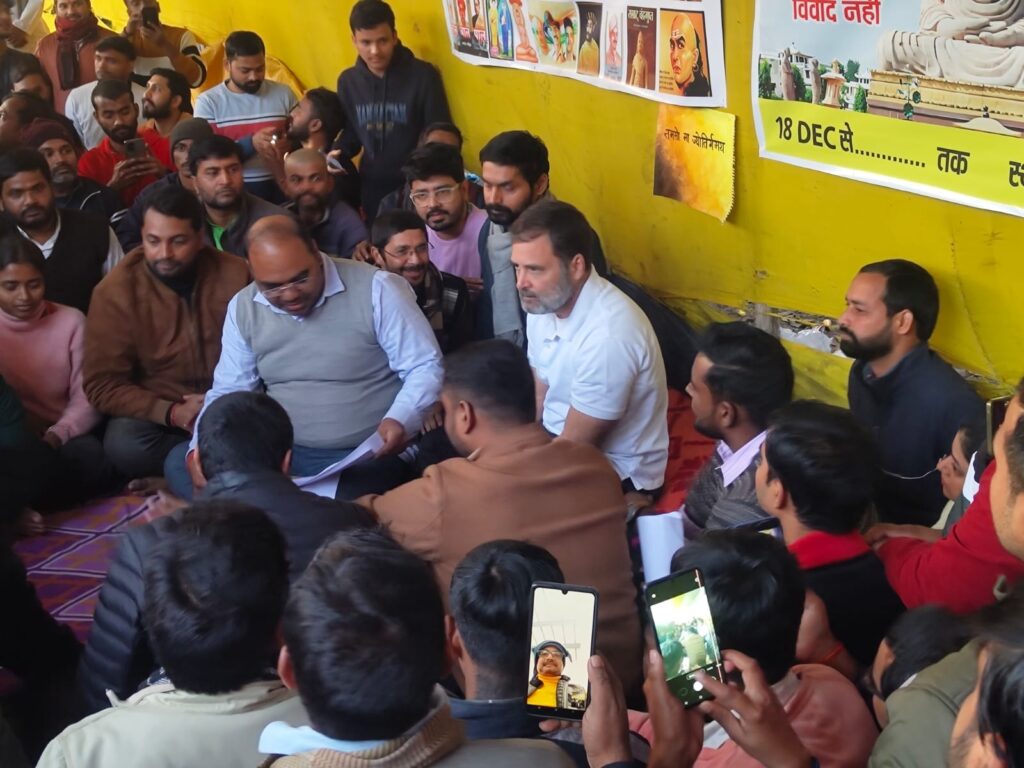 Rahul Gandhi Meets Protesting Students, Has This Message For Nitish Kumar