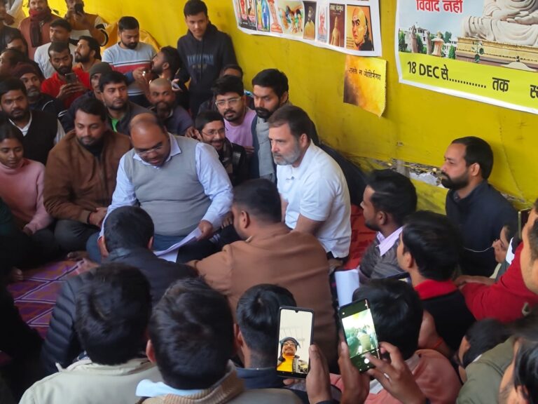 Rahul Gandhi Meets Protesting Students, Has This Message For Nitish Kumar