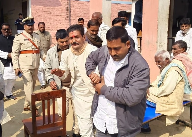 In Dry Bihar, Drunk Headmaster Struggles To Unfurl Flag On Republic Day