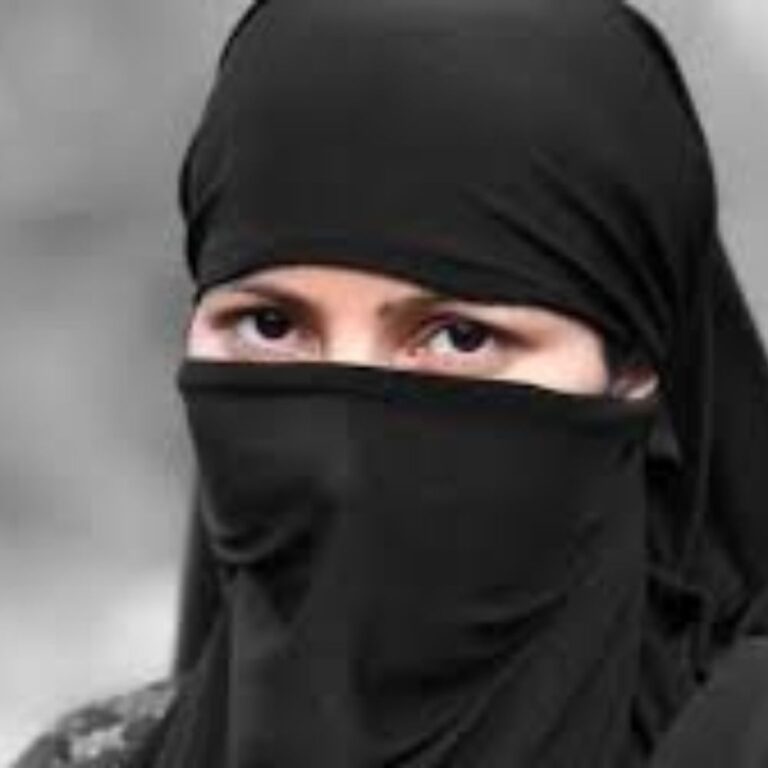 केरल में शख्स ने पत्नी को फोन पर तीन-तलाक दिया:पहली शादी की बात छिपा के निकाह किया, किराए के घर में रखा; गिरफ्तार