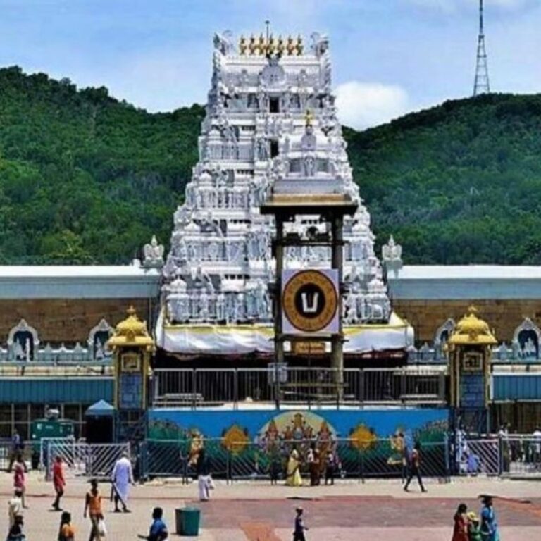 तिरुमाला तिरुपति देवस्थानम ने 18 गैर-हिंदू कर्मचारियों को हटाया:ट्रांसफर या रिटायरमेंट का विकल्प दिया; कहा- पवित्रता के लिए यह जरूरी
