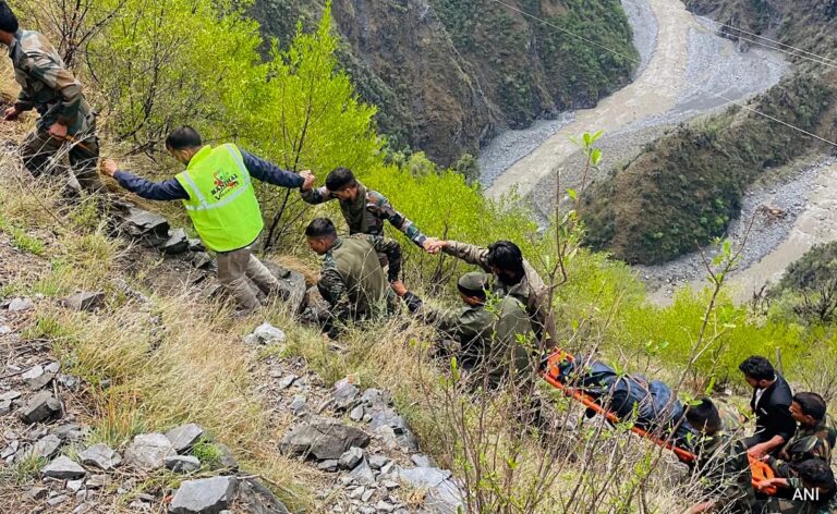 5 Killed, 17 Injured As Bus Falls Into Gorge In Gujarat