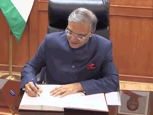 ज्ञानेश कुमार ने चीफ इलेक्शन कमिश्नर का पद संभाला:जनवरी 2029 तक कार्यकाल रहेगा; इस दौरान 20 राज्य, 1 केंद्र शासित प्रदेश में इलेक्शन