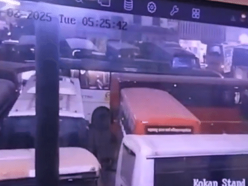 पुणे में सरकारी बस में महिला से रेप:पुलिस स्टेशन से 100 मीटर दूरी पर पार्किंग एरिया में वारदात; CCTV से आरोपी की पहचान