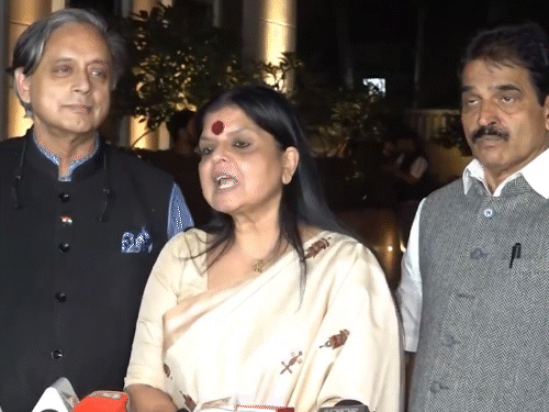 केरल कांग्रेस की दिल्ली में 3 घंटे बैठक:केरल प्रभारी बोलीं- जो पार्टी के खिलाफ जाएगा उस पर एक्शन; बगल में खड़े थरूर मुस्कुराए