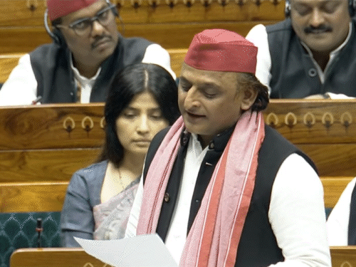 बजट सत्र-अखिलेश ने महाकुंभ हादसे पर मौन की मांग की:बोले- डिजिटल कुंभ कराने वाले मृतकों के आंकड़े नहीं दे रहे, इंतजाम सेना को सौंपें