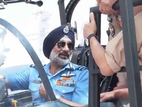 HAL बोला- जल्द होगी तेजस की डिलीवरी:तकनीकी दिक्कत थी, दूर हो गई; एयरफोर्स चीफ की नाराजगी का VIDEO सामने आया था