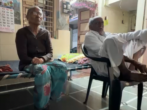 US से डिपोर्ट होने वालों की राह देख रहे माता-पिता:बेटी यूरोप से अमेरिका पहुंच गई तो बेटा घर बेचकर जा पहुंचा, परिवार को पता ही नहीं