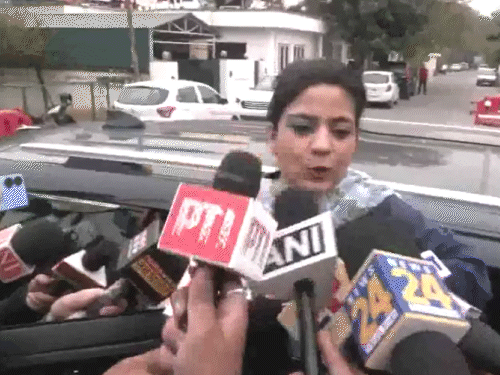 महबूबा की बेटी के 2 पर्सनल सिक्योरिटी ऑफिसर सस्पेंड:नजरबंद होने के बावजूद कठुआ पहुंची थीं इल्तिजा; बोलीं- ये उमर सरकार का अन्याय