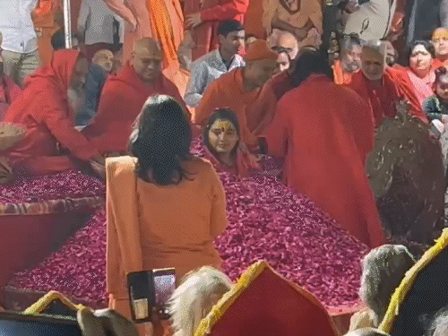 महाकुंभ में ज्योतिषाचार्य बोले-चुनाव में केजरीवाल के सितारे कमजोर:मुस्लिम बच्चे ने बांसुरी से बजाई धुन- 'राम आएंगे'; आज 7 VIP आएंगे