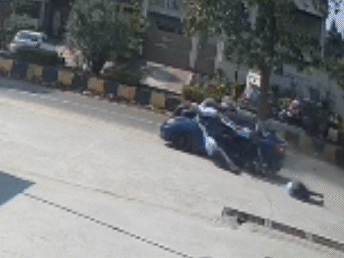 मुरादाबाद में रईसजादों ने कार से 6 छात्राओं को रौंदा:एक बोनट में फंसी, गाड़ी कुचलती चली गई; पिता बोले- ये हत्या की कोशिश