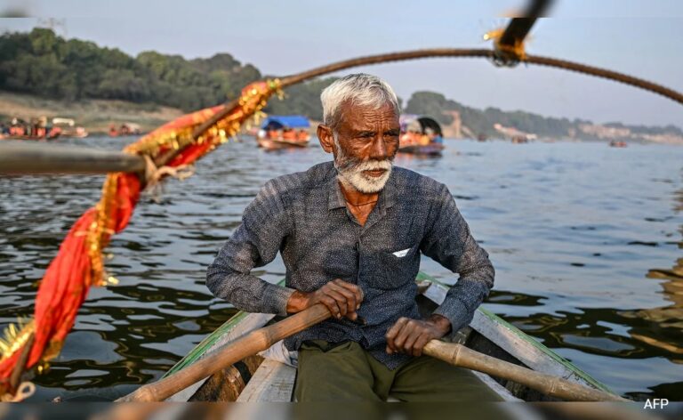 This Boatmen Community Ferries Devotees At Kumbh Since Generations