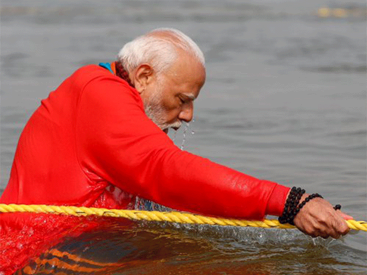 मोदी की 2 घंटे की महाकुंभ यात्रा, 20 तस्वीरें:नाव में योगी के साथ संगम पहुंचे, रुद्राक्ष माला पहन डुबकी लगाई, मंत्रोच्चार-गंगा पूजन किया