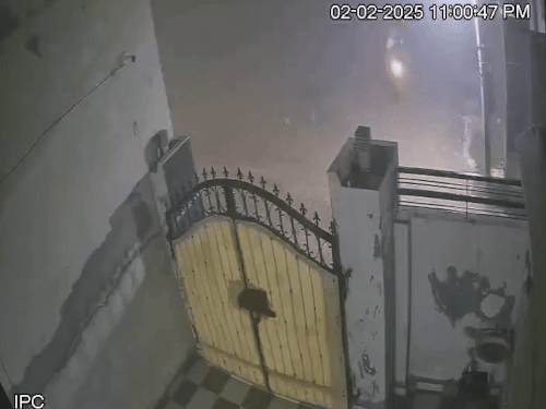 सिद्धू मूसेवाला के करीबी के घर फायरिंग:2 गोलियां चलाईं, CCTV में दिखे; लॉरेंस गैंग के नाम पर 30 लाख मांगे, कहा- फॉर्च्यूनर बुलेटप्रूफ करवा ले