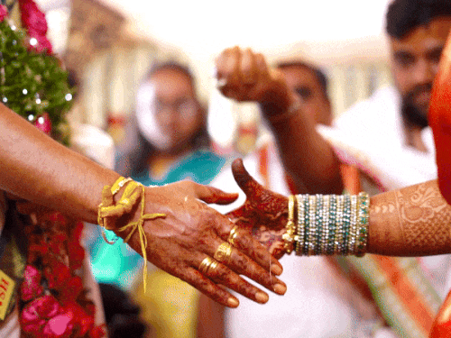 हरियाणा में बिचौलियों की करतूत:अंगूठी के चक्कर में 3 युवतियों की समलैंगिक से शादी कराई; 21 दूल्हे ब्याह रचा डंकी रूट से फरार