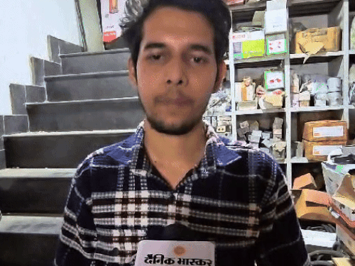 1 करोड़ बीमा हड़पने को युवक को मरा दिखाया:कंपनी प्रतिनिधि सोनीपत पहुंचा तो जिंदा मिला, ओरिजनल आधार कार्ड इस्तेमाल करने से फंसा