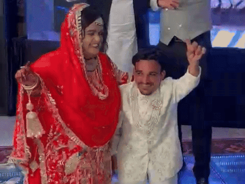 ढाई फुट का दूल्हा, साढ़े तीन फुट की दुल्हन:कुरुक्षेत्र के जसबीर को फेसबुक पर प्यार हुआ, NRI सुप्रीत से जालंधर में शादी की