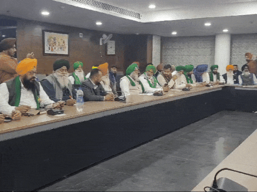 चंडीगढ़ में किसानों की छठीं एकता मीटिंग भी बेनतीजा:अब दोबारा मीटिंग होगी, तारीख तय नहीं, डल्लेवाल को तेज बुखार, यूरिक एसिड बढ़ा