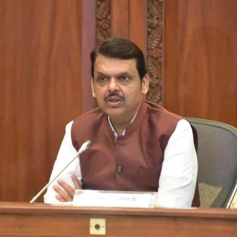 फडणवीस बोले- राहुल ने महाराष्ट्र का अपमान किया, माफी मांगिए:राहुल ने संसद में कहा था- महाराष्ट्र चुनाव में भाजपा ने 70 लाख नए वोटर जोड़े