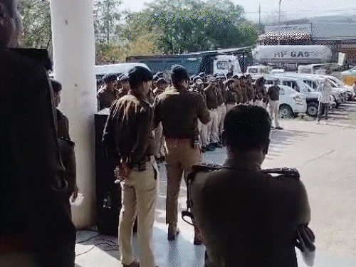 भोपाल का जहरीला कचरा पीथमपुर में ही जलेगा:सुप्रीम कोर्ट का रोक से इनकार, पहला ट्रायल आज; फैक्ट्री के पास 24 थानों का फोर्स तैनात