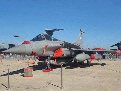 बेंगलुरु में एयरो इंडिया-2025 शो:भारत के 4 एयरक्राफ्ट का प्रदर्शन, LCA 50 हजार फीट की ऊंचाई उड़ने में सक्षम