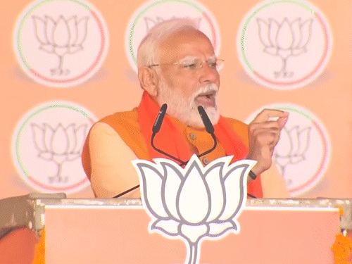 दिल्ली में मोदी बोले- झाड़ू के तिनके बिखरे:आप-दा के नेता छोड़कर जा रहे; 3 दिन बाद विकास का बसंत आएगा