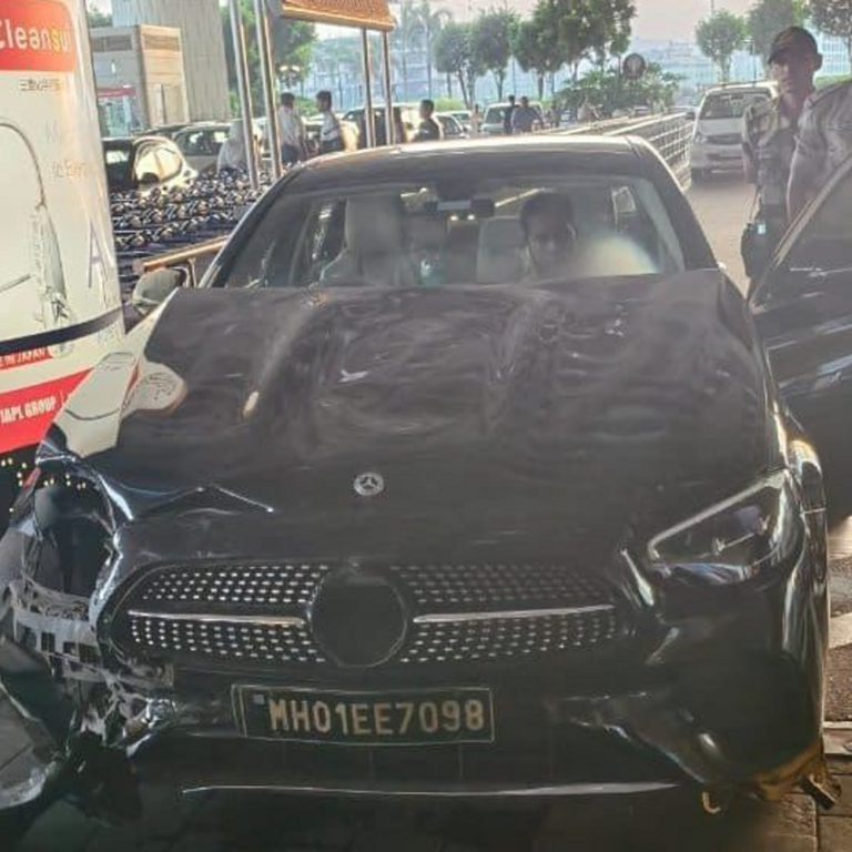 मुंबई एयरपोर्ट पर कार की टक्कर से 5 लोग घायल:इनमें 2 विदेशी यात्री; पुलिस का दावा- ब्रेक की जगह एक्सीलरेटर दबाया, ड्राइवर गिरफ्तार