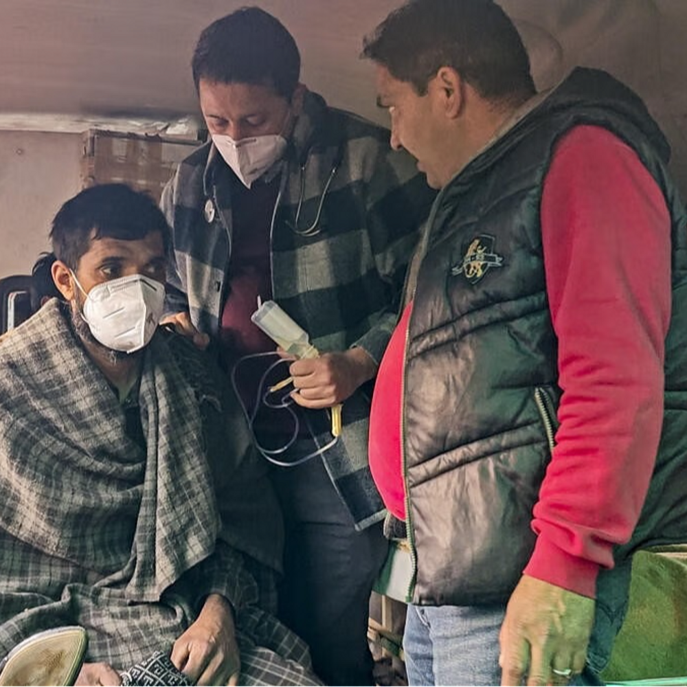 जम्मू-कश्मीर में रहस्यमयी मौतें- दिल्ली AIIMS की टीम राजौरी पहुंची:11 मरीजों से बात की, क्लीनिकल हिस्ट्री निकाली; अब तक 17 की मौत हुई