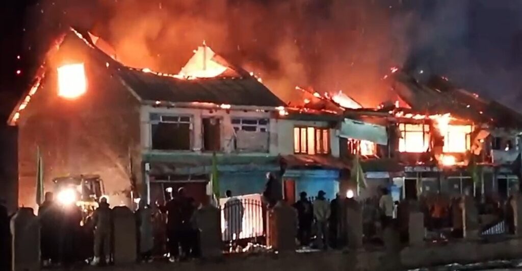 Massive Fire Breaks Out At Sonmarg Hotel, Nearby Shops Destroyed