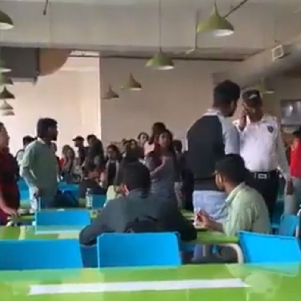 दिल्ली में महाशिवरात्रि पर नॉन-वेज खाने पर विवाद:आरोप- ABVP छात्रों ने फीमेल स्टूडेंट को पीटा; विद्यार्थी परिषद ने कहा- व्रत तोड़ने की कोशिश हुई