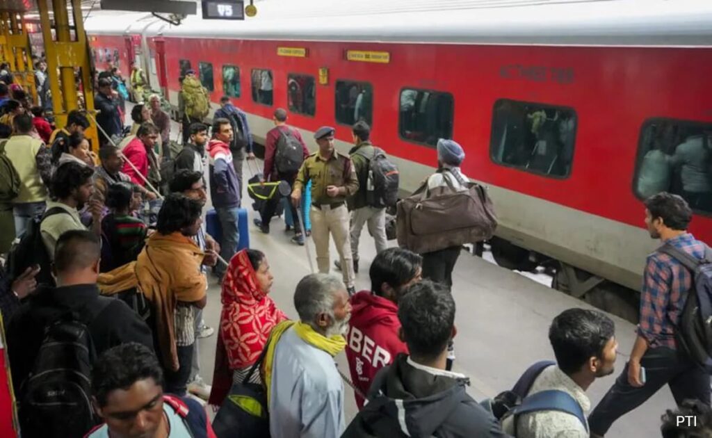 Railway Minister Initiates Trial For Crowd Control Measures At Delhi Station