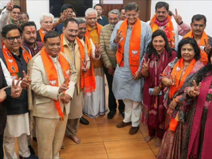 मोदी की वापसी के बाद दिल्ली भाजपा विधायकों की बैठक:आज चुनाव की समीक्षा होगी; AAP बोली- भाजपा में फूट, CM तय नहीं कर पा रही