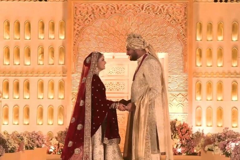 Watch - "You Are My Greatest Blessing": Jeet Adani, Diva Shah's Varmala