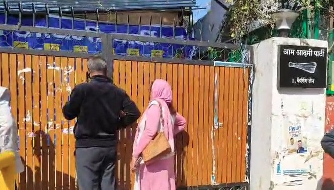 Video: AAP's Office Doors Shut As Arvind Kejriwal, Manish Sisodia Lose Delhi